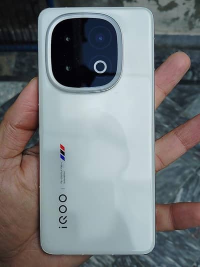 iqoo 13 spachel B. M. W edition