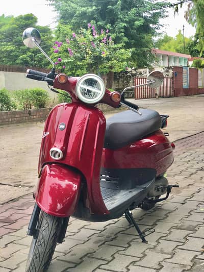 Road prince Scooty Bella