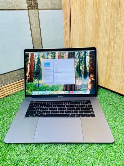Apple MacBook Pro 2018(15.4") i9 32/512+4GB Dedicated GPU
