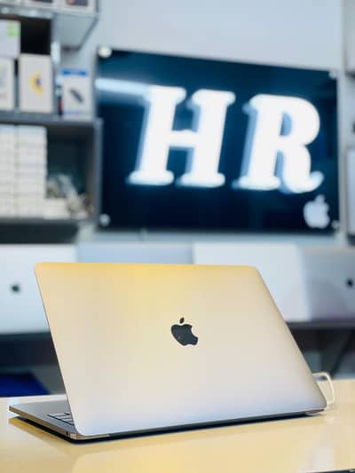 MacBook Pro 2017 13” i5 16GB  1TB SSD CTO Ultra Fast Premium condition