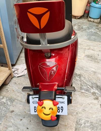 Yadea electric skooty