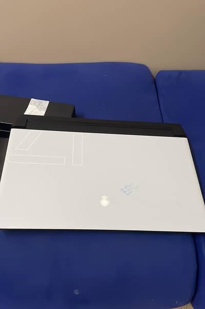 Alienware M17-R2 - RTX 2060 - 512GB NVME - i7-9750H - 16GB