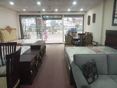 Gulberg Mm Alam 3700 Sqft Decent Shop For Cafe & Brands Is Available On Rent.