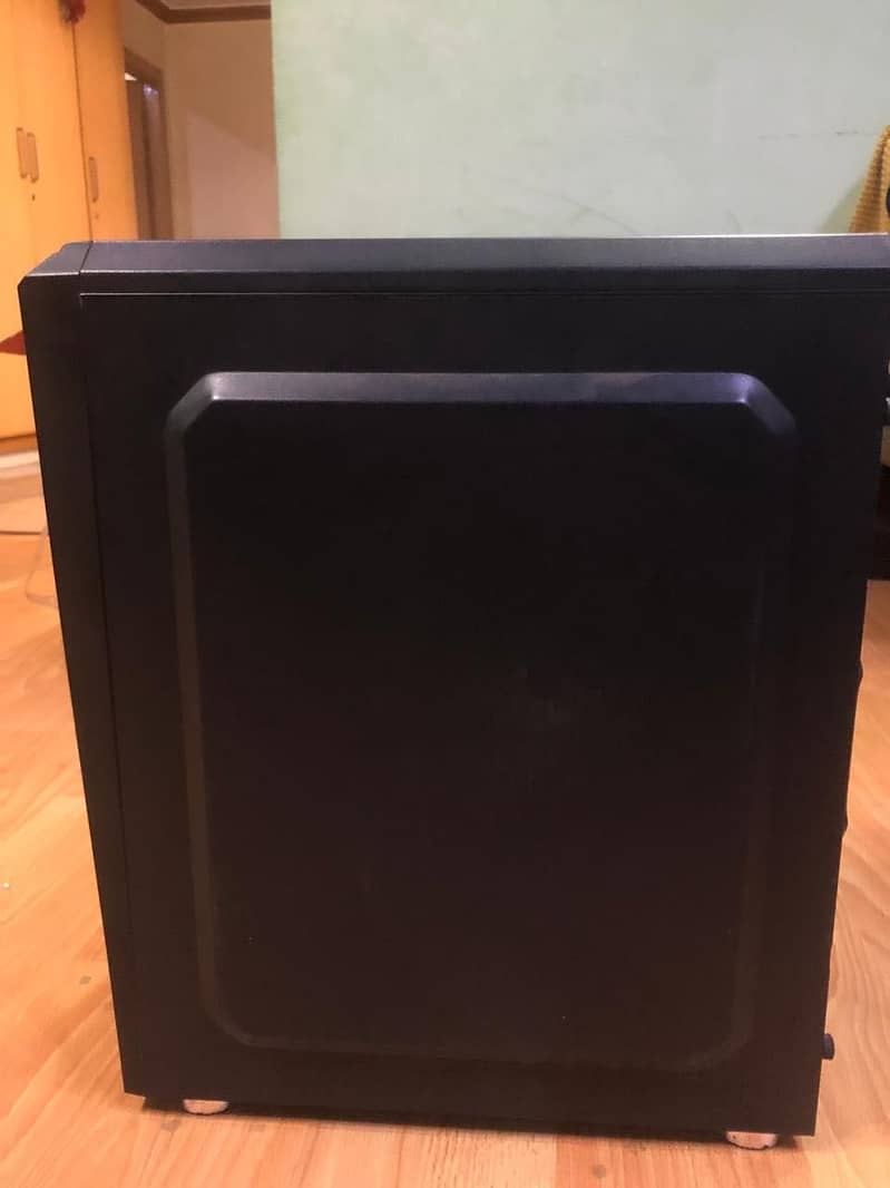 Complete PC with 10/10 condition 4