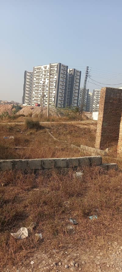 2 Marla commercial plot size 20/25 for sale