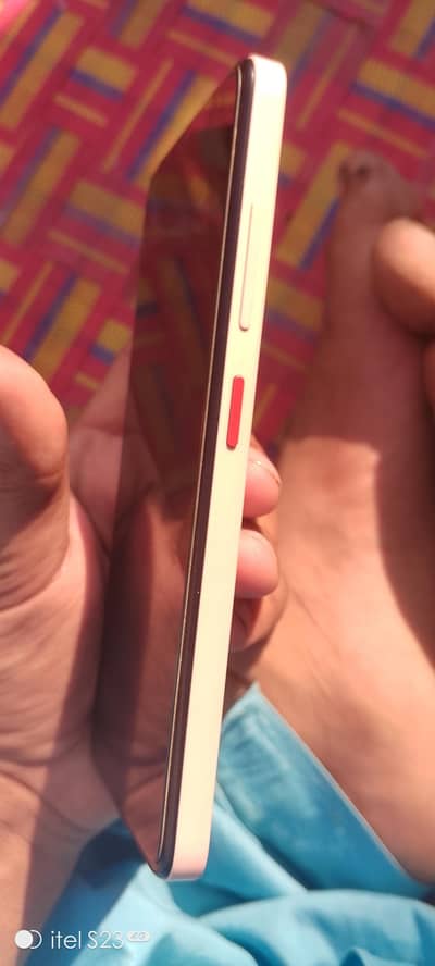 new mobile he warranti bhi he  abhi Liya tha  emerjancy bechna parraha