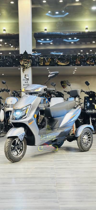 Scooty scooter metro orevo yadea evee ev scooty scooter boys girls