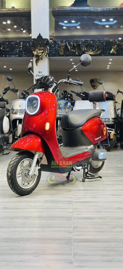 Scooty scooter metro orevo yadea evee ev scooty scooter boys girls