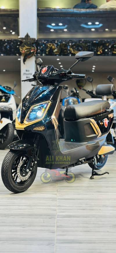 Scooty scooter metro orevo yadea evee ev scooty scooter boys girls