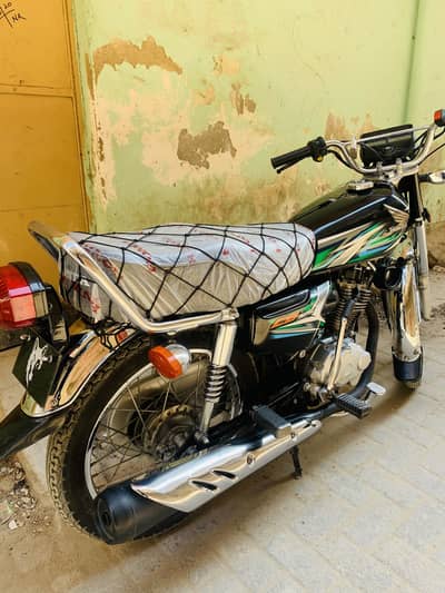 I am selling honda cg125 condition 10by10 phone 03123089120