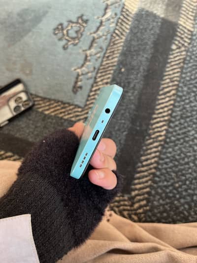 Box and charger WhatsApp’s 03199452129