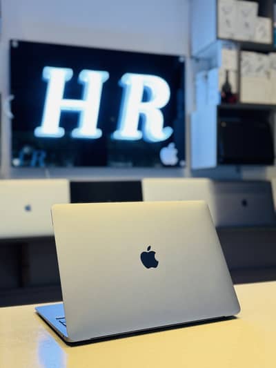 MacBook Air 2019 13”i5 16GB RAM 256GB SSD Retina CTO Long Battery