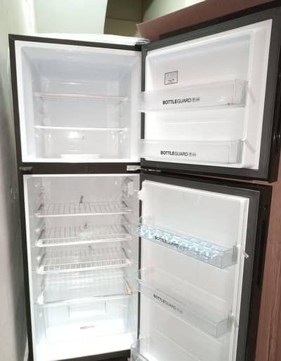 Brand New condition haire fridge glass door 1 moth use