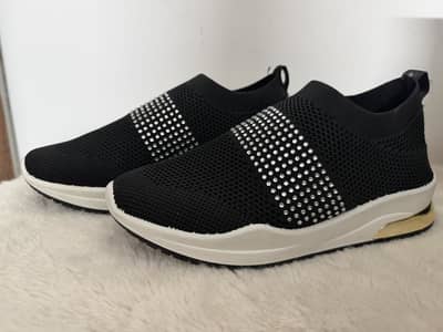 Indure women’s sneakers