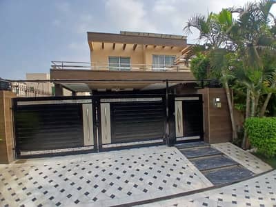 One Kanal Used Modern Design Bungalow 15KV Solar Installed For Sale At Prime Location Of DHA Lahore Near To Park Masjid & Commercial Market.