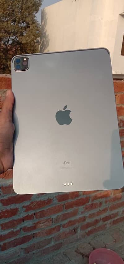 iPad Pro m1 new condition with box and charger and original cover