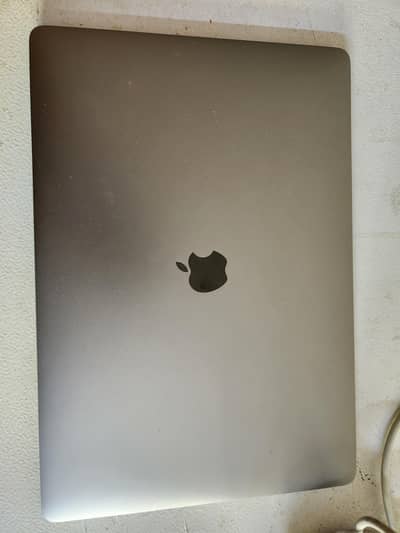 Apple macbook pro 15inch 2017