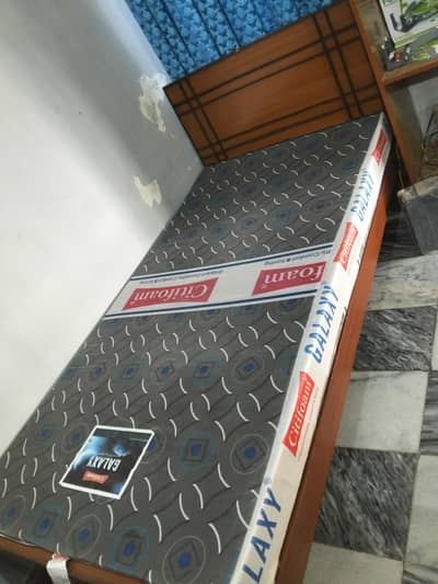 single bed with mattress mattress new condition hai