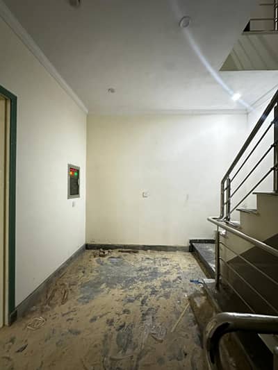 8 MARLA BRAND NEW UPPRER PORTION AVAILABLE FOR RENT , MILLITARY ACCOUNT HOUSING SOCIETY COLLEGE ROAD LAHORE .