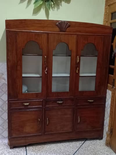 Showcase and Dressing