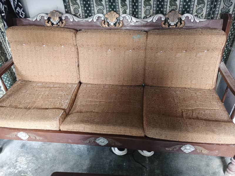 لکڑی کا صوفہ سیٹ دستیاب ہے 0