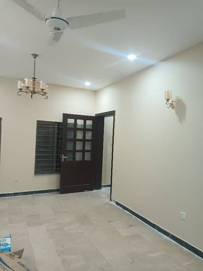 one canal 5 bedroom attach washroom upper portion for rent demand 170000