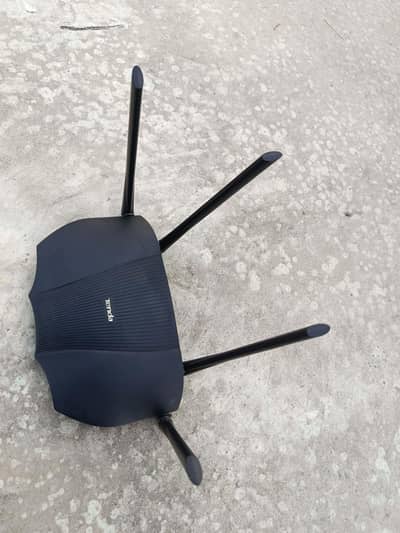 Tenda ax12 router available for sale best quality 10 out of 10.