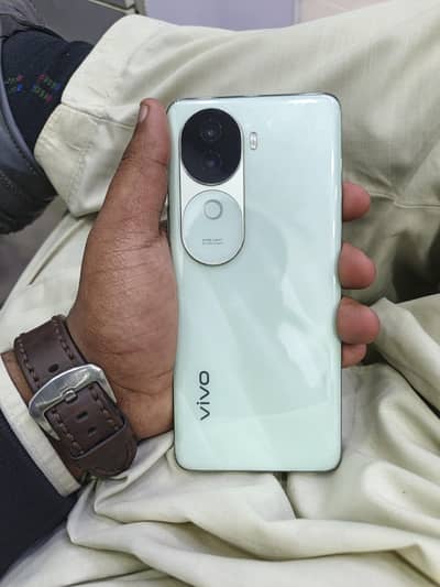 Vivo V40e 8/256 Good Condition
