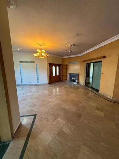 Iep town kanal lower portion for rent