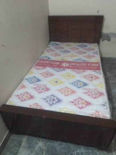 single bed in very good condition with brand new matress