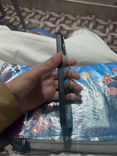 iPhone 13 non JV bulbul Ka bacha