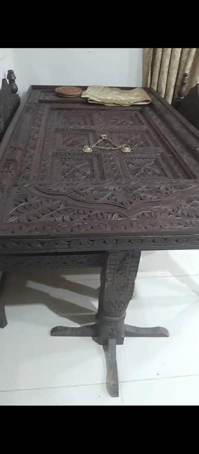 1  table 6 chairs antique design