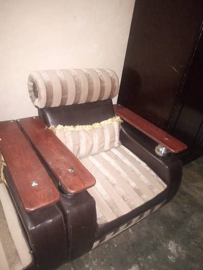 comfortable sofa set for sale  Good Condition