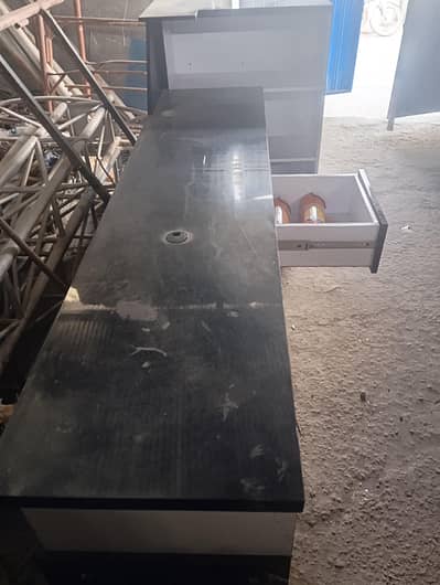 sell my reception table urgently