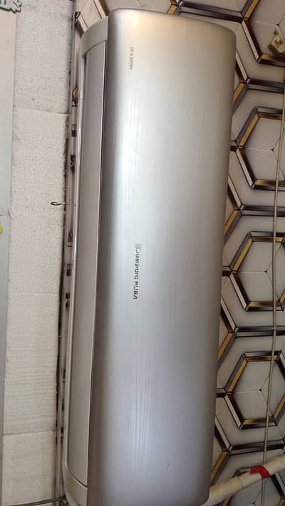 Changhong Ruba 1.5 Ton DC Inverter AC – Gently Used, 9/10 Condition