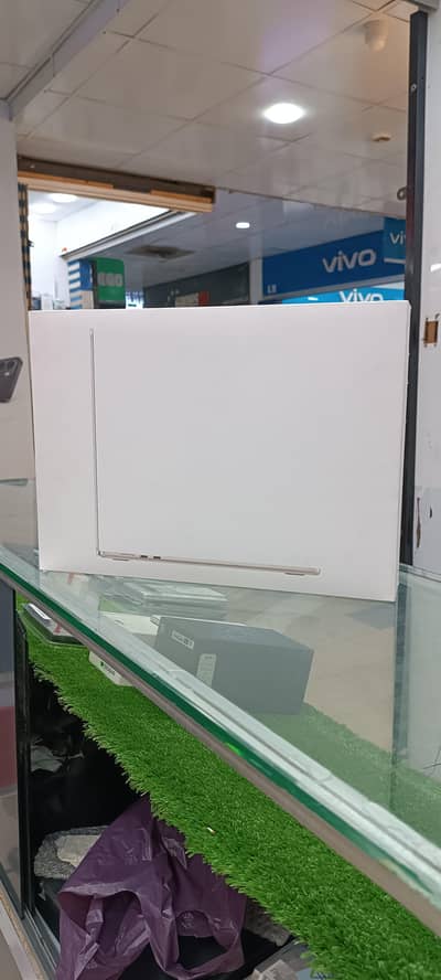 Macbook M3 15-inch 16GB 512GB SSD