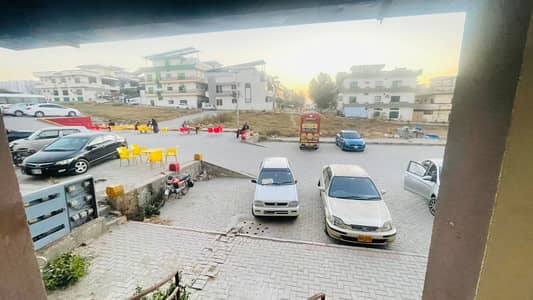 grond floor shop available for sale