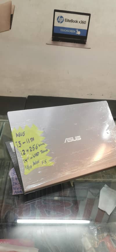 Asus i3 11th Gen 12/256 nvme 14" 10/10