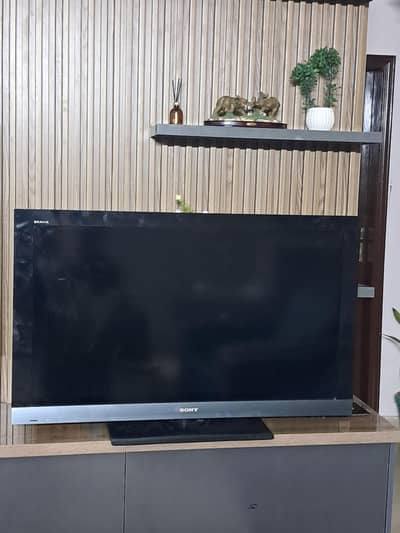 T. V for sale