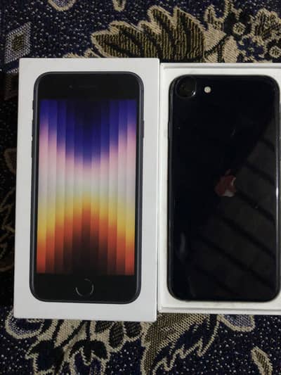 iPhone se 3rd generation 10/10 condition waterpack 100 health with box