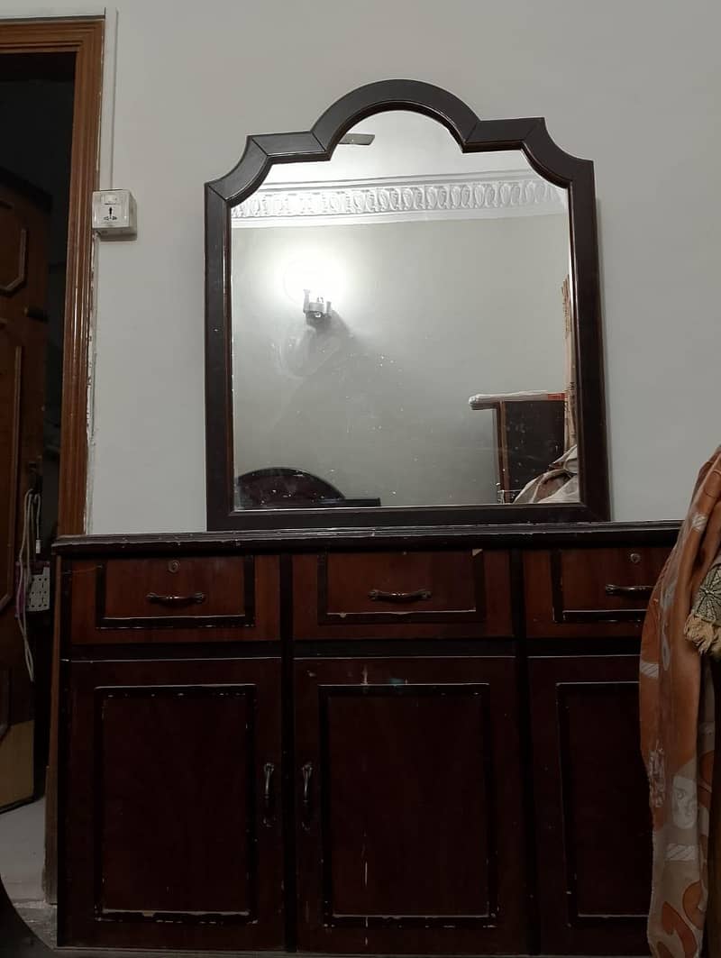 Dressing Table 0