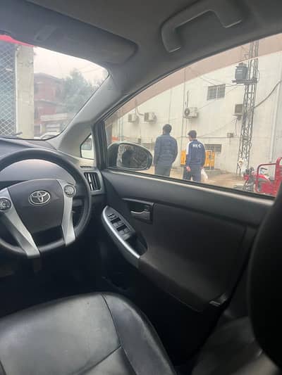 Toyota Prius 2016 Model urgent need to sale