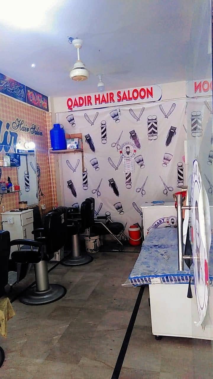 بالکل نیو چیئر ہے دو ماہ کے یوز کی ہوئی ہے 1