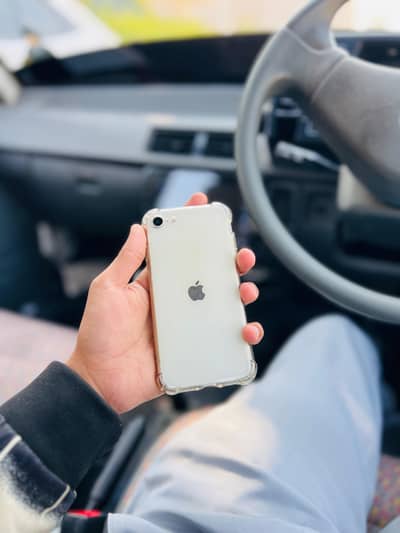 iPhone Se 2020 pta (urgent sale)