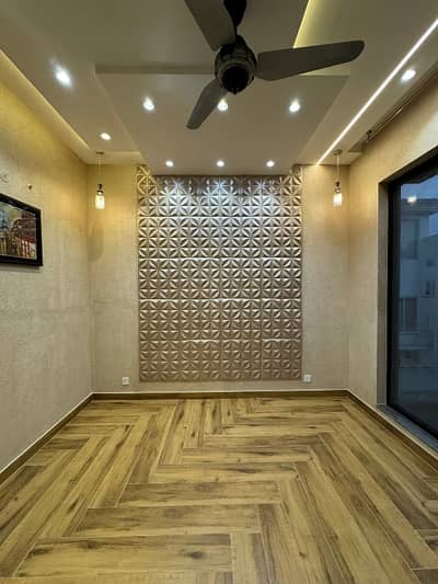 2 bed lounge flat available for sale 1st floor west open