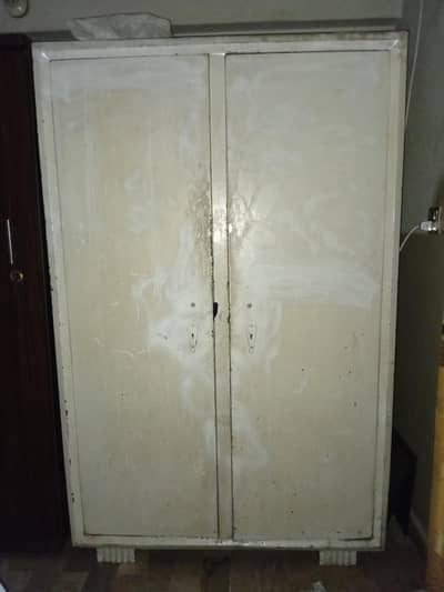 Bhaari Lohey ki Almaari