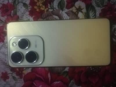 8+8GB EXPENDABLE RAM AND 256GB ROM. . . . . . . .