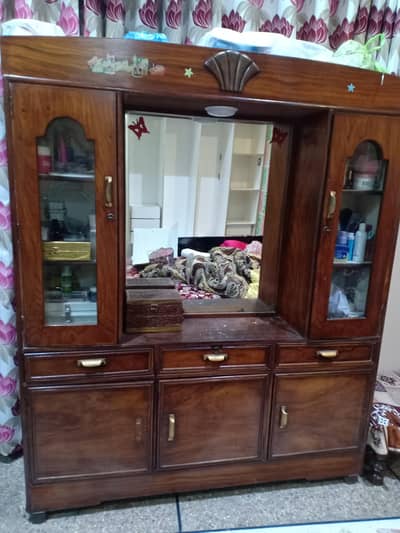 Showcase and Dressing