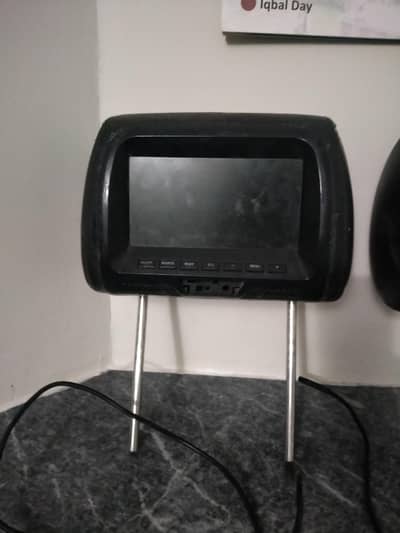 2x LCD Panel with headrest