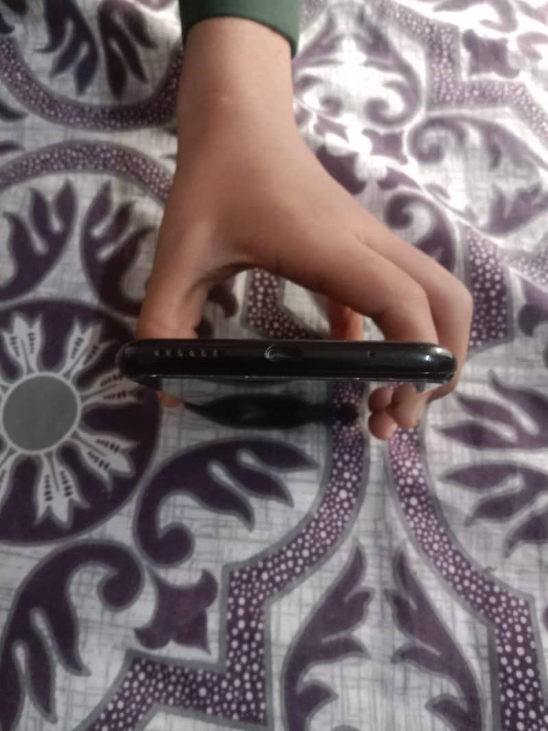 BLU G8 Android version 9. 3